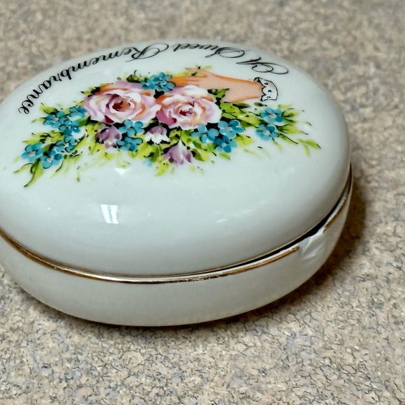 Vintage Avon 1982 Porcelain Trinket Box Oval Valentines Day - Sweet Deal! - Picture 10 of 12